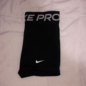 Nike pros in girls size medium.
